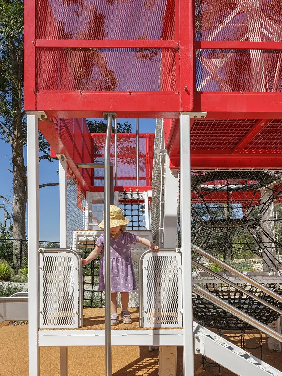 Parabol Playground, Channel 9 Tower 08