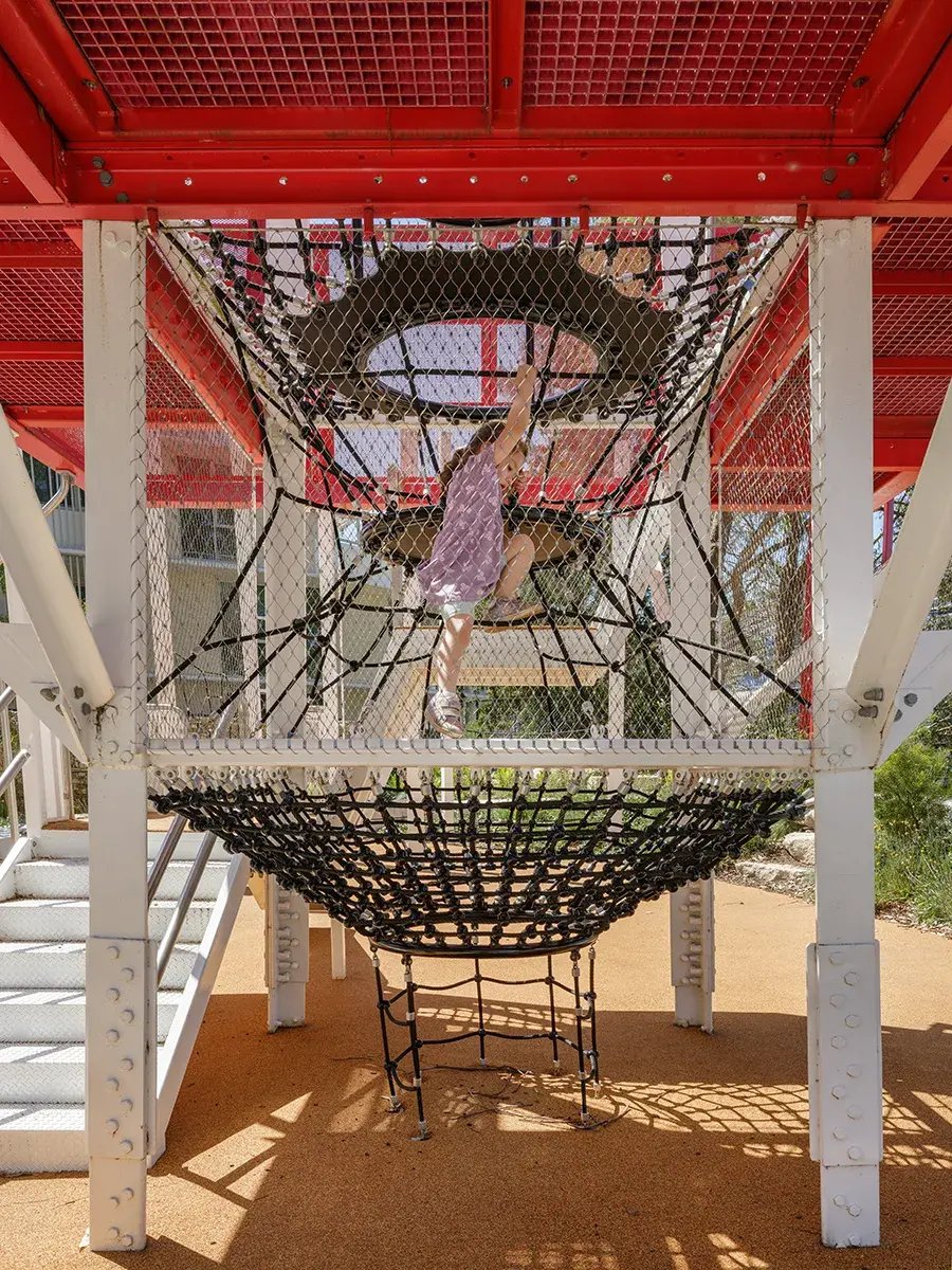 Parabol Playground, Channel 9 Tower 13